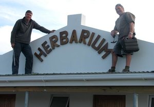 Pearly Beach Herbarium kry Amptelike Naam